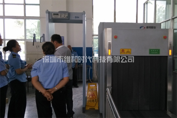 新疆烏魯木齊鐵路局8家火車站采用維和時代供應(yīng)HI-PE進口安檢門[圖文]
