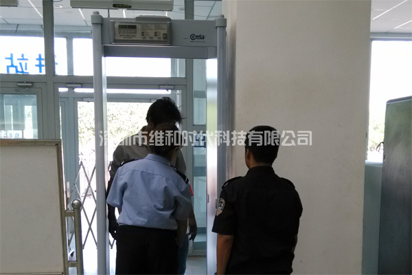 新疆烏魯木齊鐵路局8家火車站采用維和時代供應(yīng)HI-PE進口安檢門[圖文]