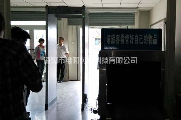 新疆烏魯木齊鐵路局8家火車站采用維和時代供應(yīng)HI-PE進口安檢門[圖文]