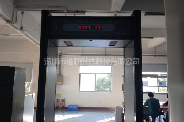 藍(lán)牙耳機(jī)廠采用維和時(shí)代6區(qū)位安檢門解決防盜問題[圖]