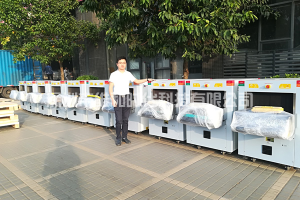 維和時(shí)代安檢門廠家為深圳蛇口港及印度客戶提供金屬探測(cè)門及13臺(tái)X光機(jī)[圖]