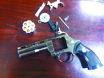 青島機(jī)場(chǎng)X光機(jī)掃描槍型打火機(jī)圖